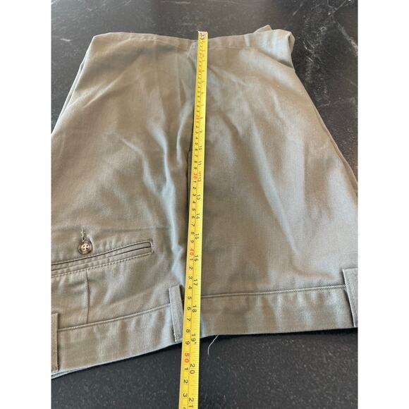 L.L. Bean Men's Green Khaki twill shorts 100% Cotton, size 38 - Picture 6 of 6